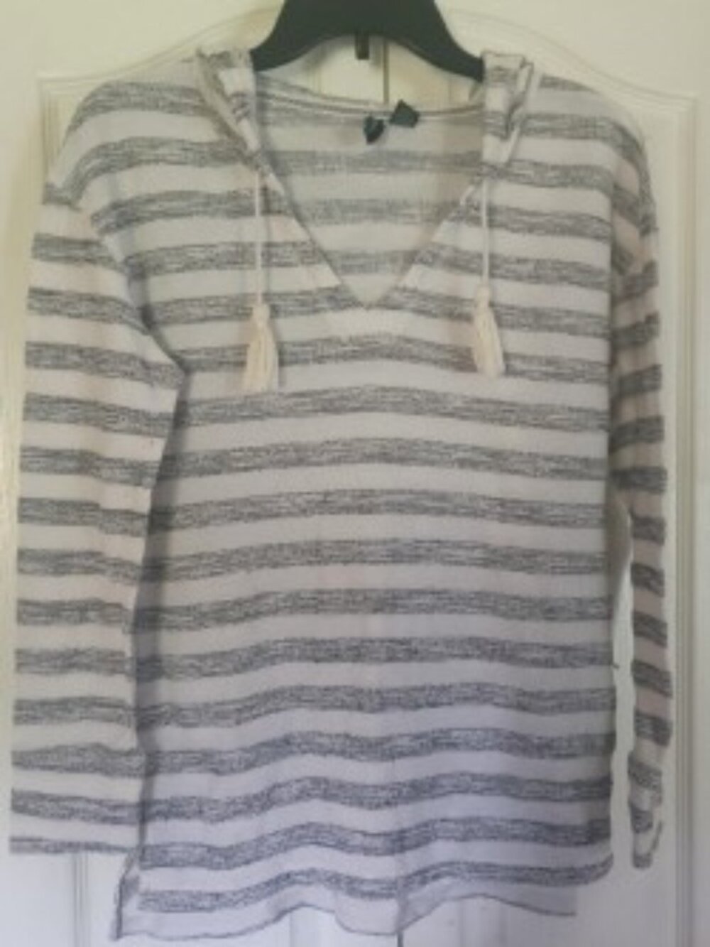 Cynthia Rowley Hooded Knit Sweater Medium Gray White Stripe Lightweight Hoodie